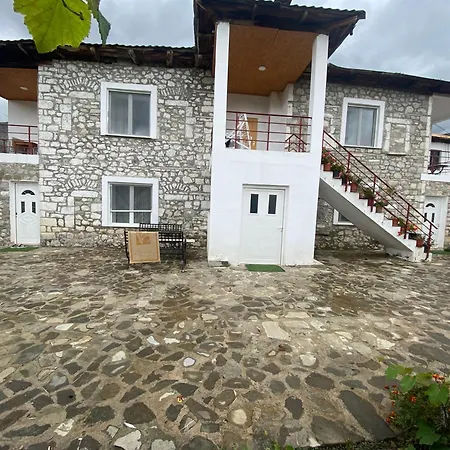 Alojamento de Turismo Selvagem Disha Tirana