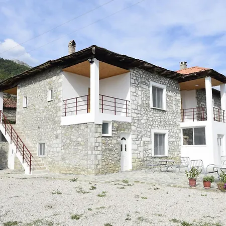 Alojamento de Turismo Selvagem Disha Tirana